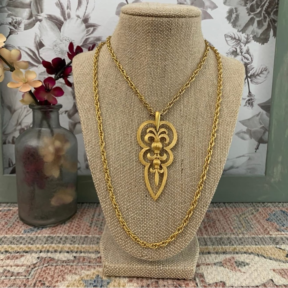 Vintage Signed Crown Trifari Fleur de Lis Pendant Double Strand Gold Necklace